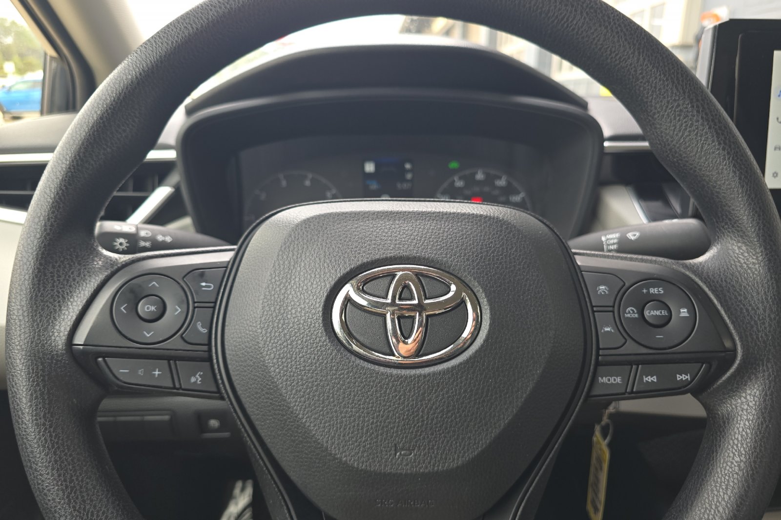 Used 2025  Toyota LE image 18