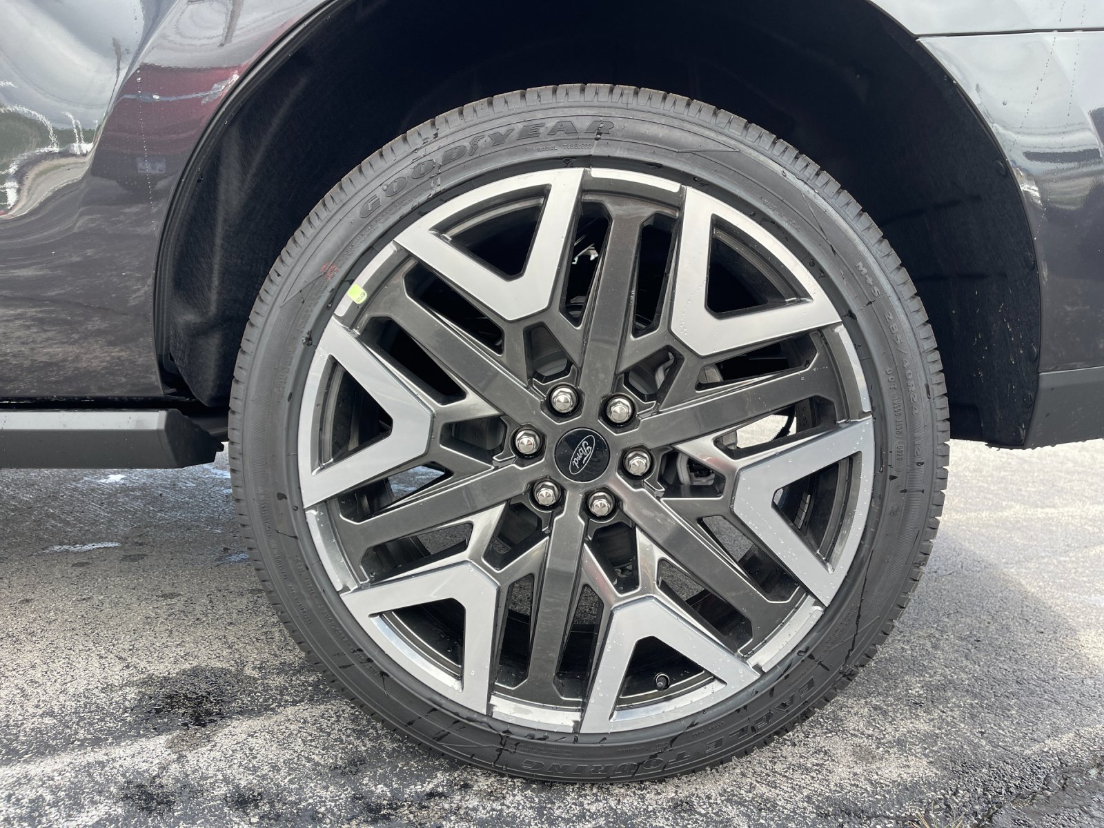 New 2026 Gray Ford Platinum image 32