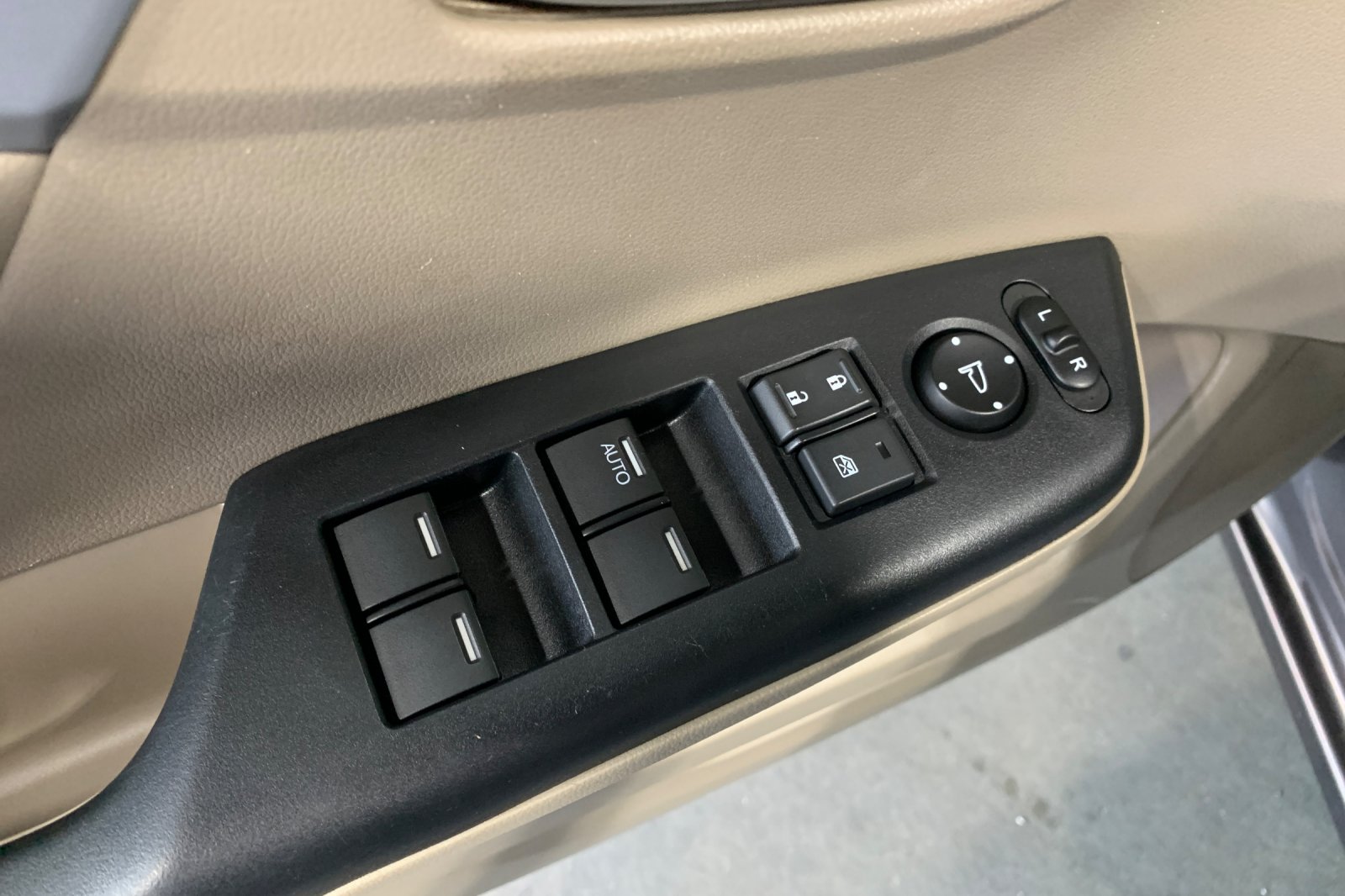 Used 2014 Gray Honda EX-L image 12