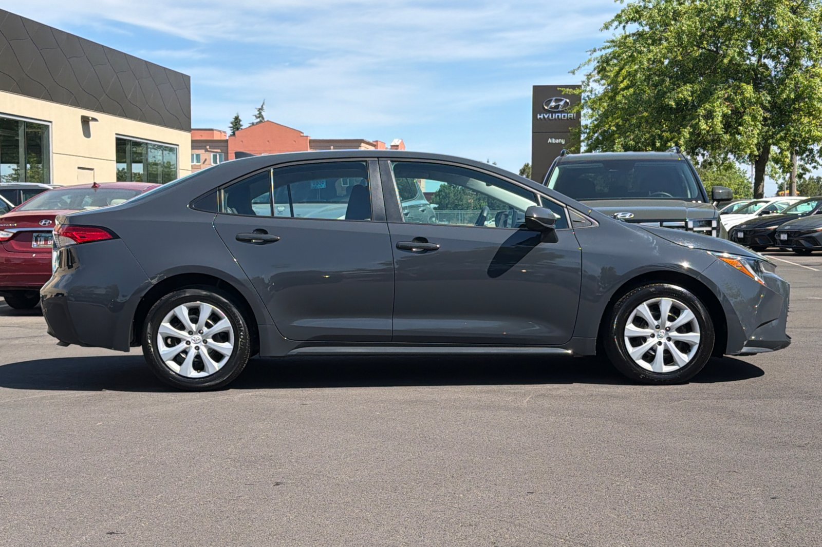 Used 2024  Toyota LE image 3