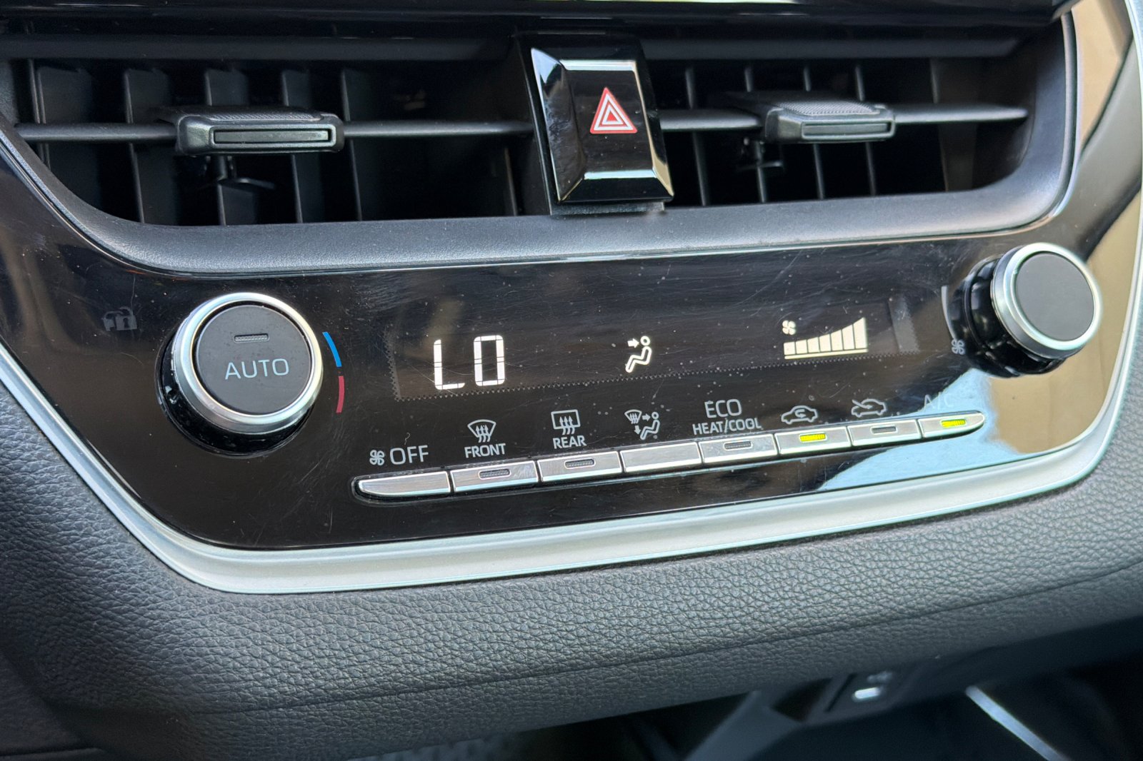 Used 2024  Toyota LE image 16