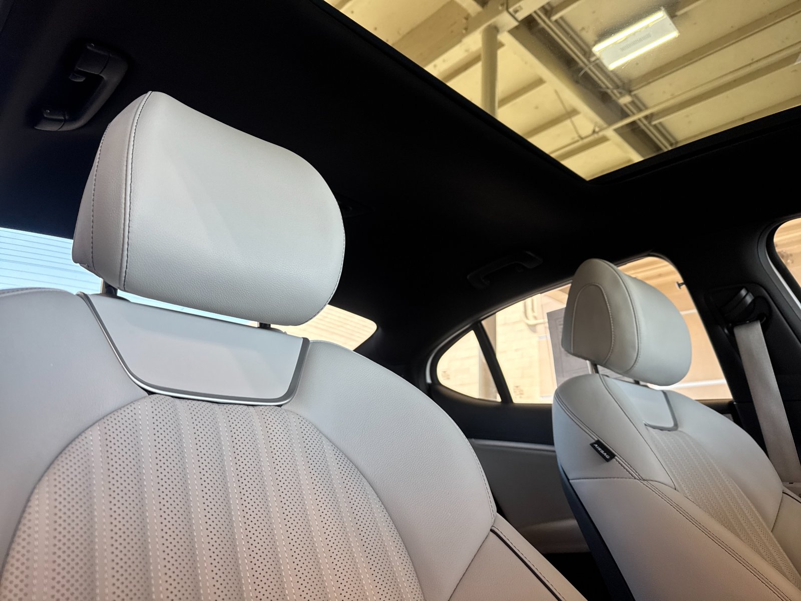 Used 2023 White Genesis 2.0T image 15