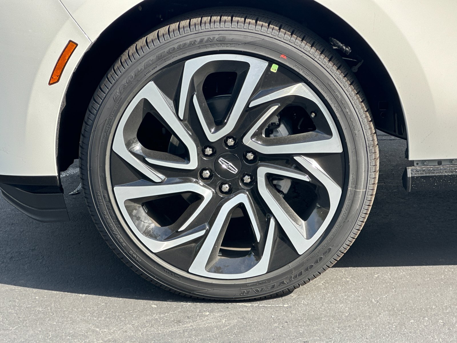 New 2026 Pristine White Metallic Tri-Coat Lincoln Reserve L image 26
