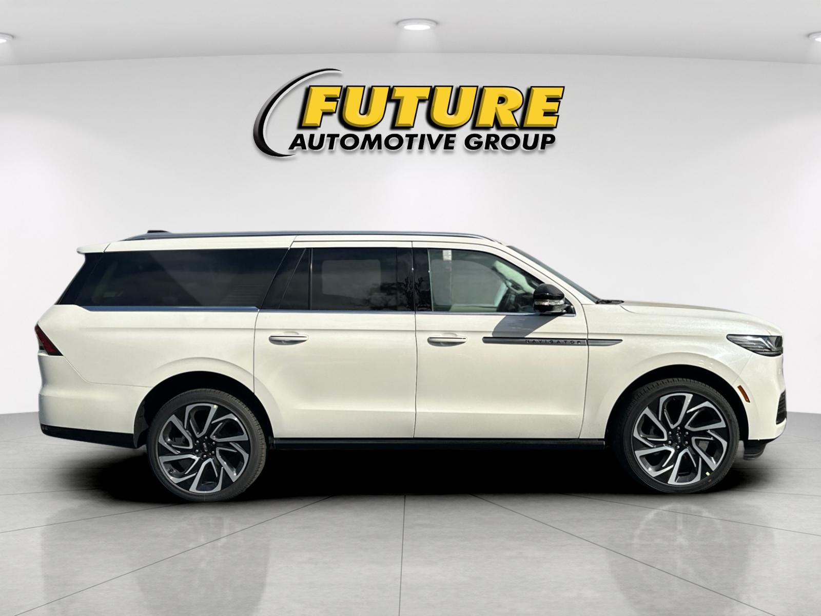 New 2026 Pristine White Metallic Tri-Coat Lincoln Reserve L image 2