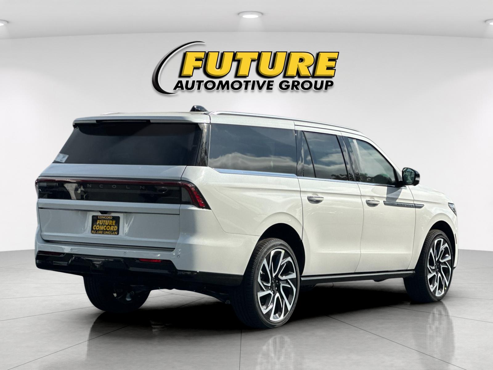 New 2026 Pristine White Metallic Tri-Coat Lincoln Reserve L image 3