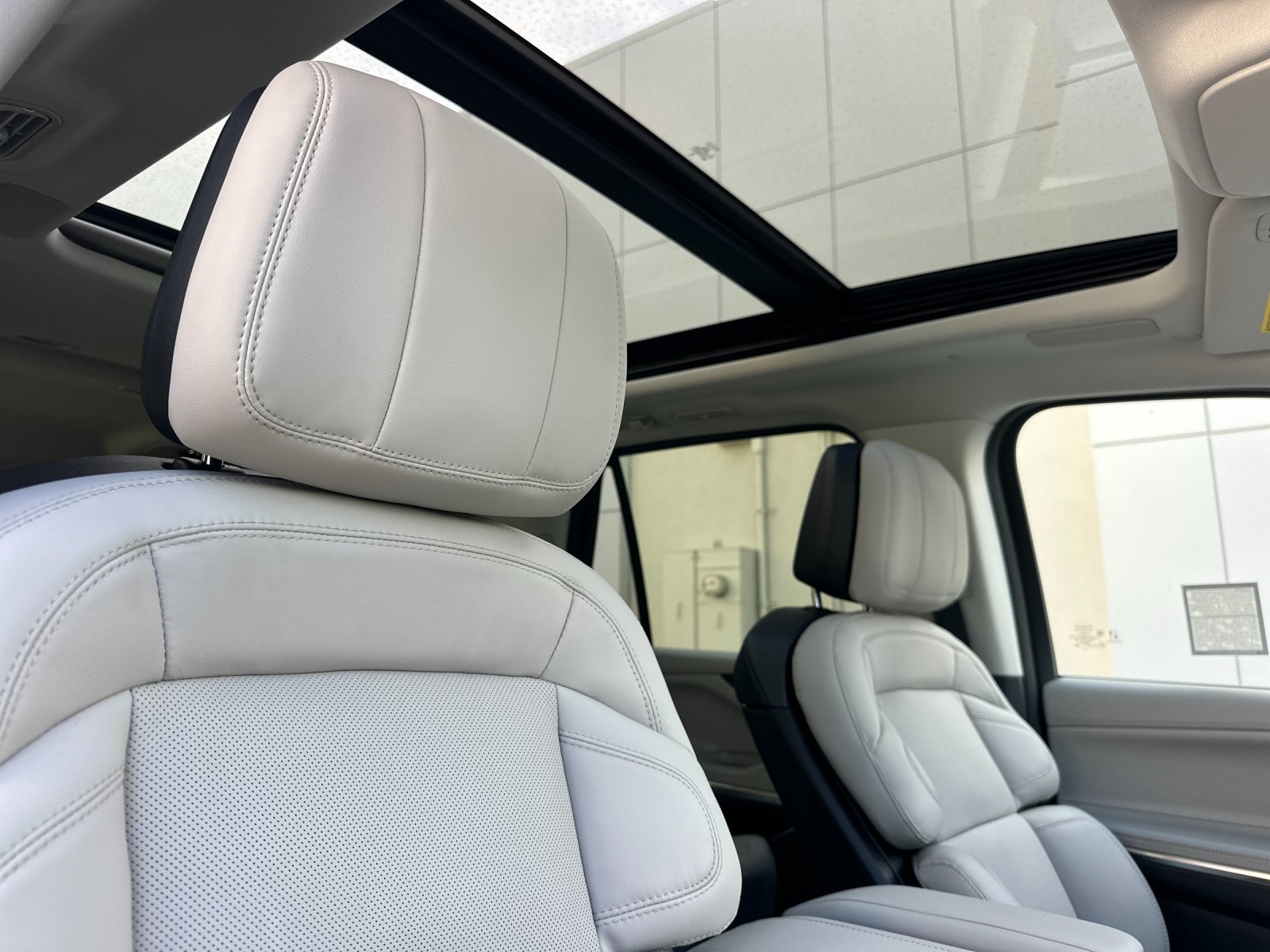 New 2026 Pristine White Metallic Tri-Coat Lincoln Reserve L image 17