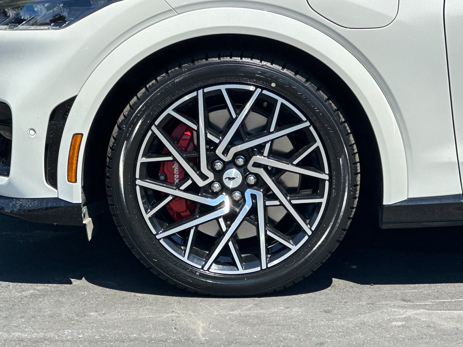 Used 2023 White Ford GT image 25