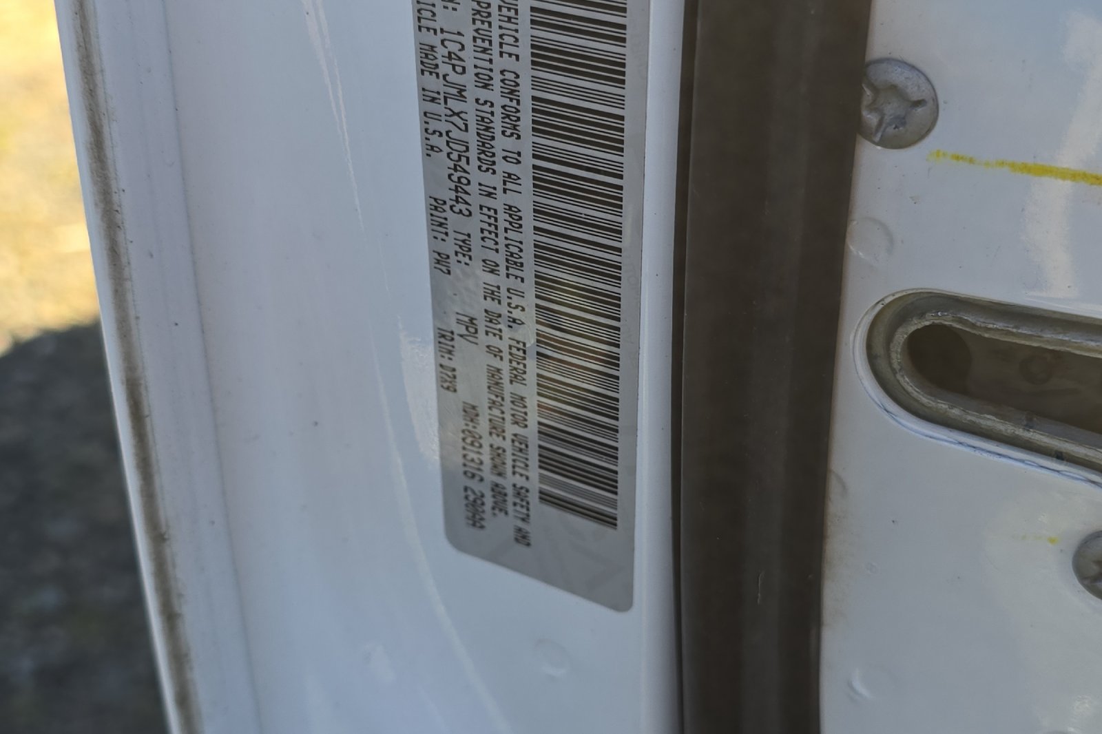 Used 2018 White Jeep Latitude Plus image 12