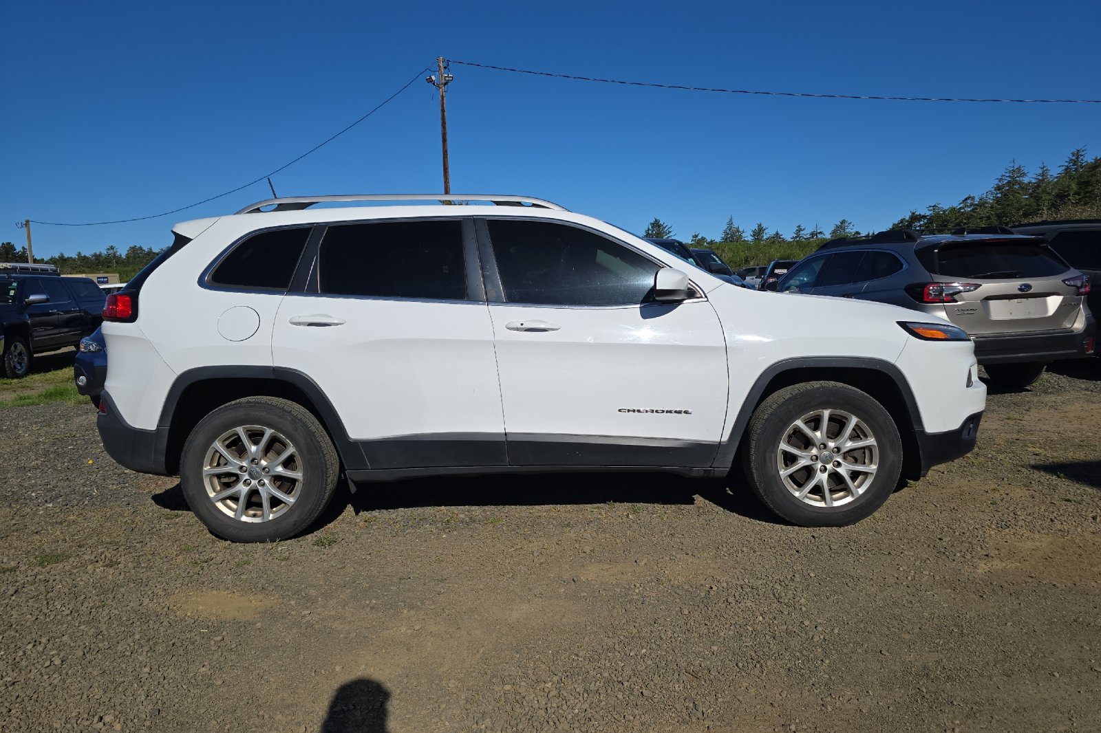 Used 2018 White Jeep Latitude Plus image 4