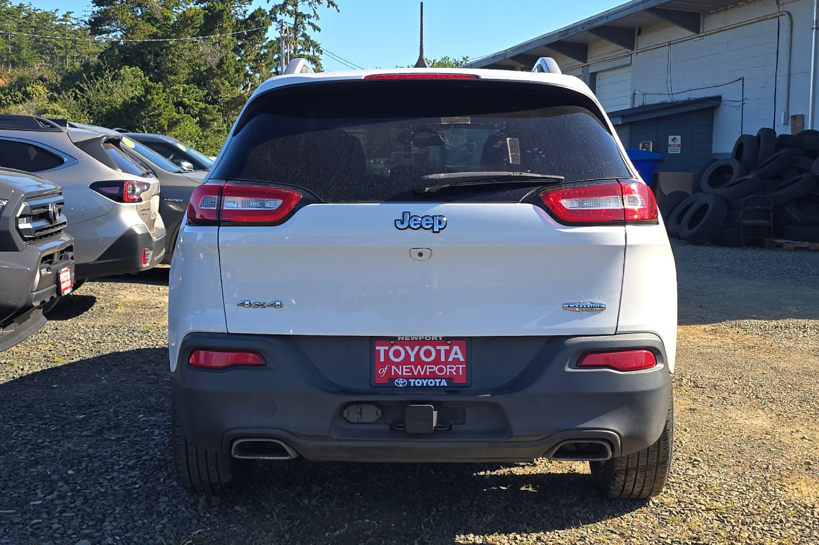 Used 2018 White Jeep Latitude Plus image 6