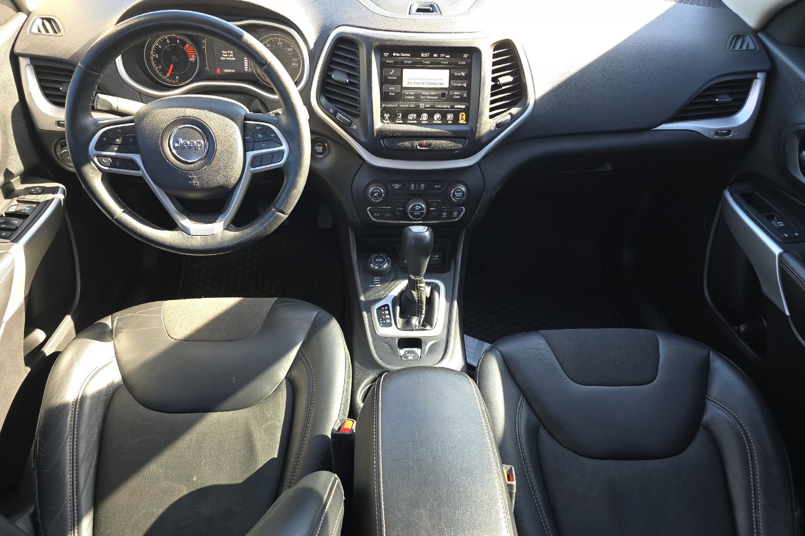 Used 2018 White Jeep Latitude Plus image 9