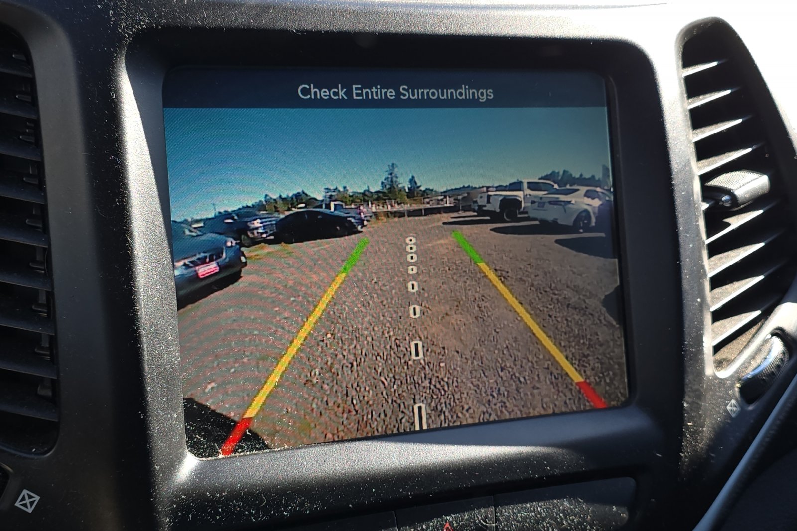 Used 2018 White Jeep Latitude Plus image 10