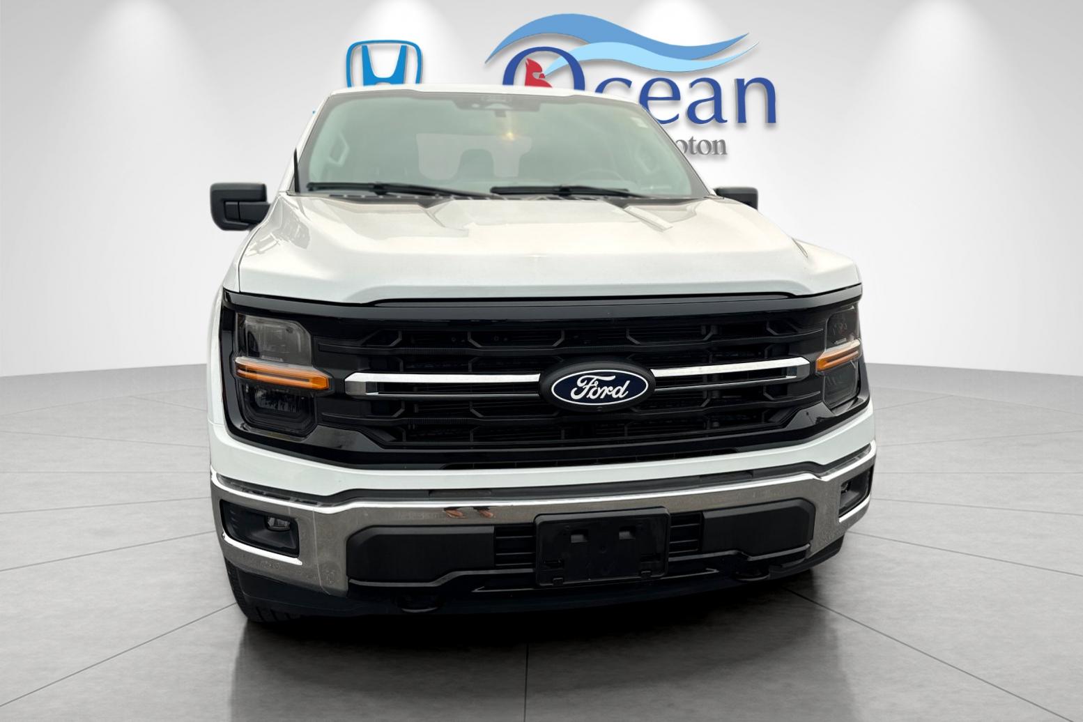 Used 2024 Oxford White Ford XLT image 8