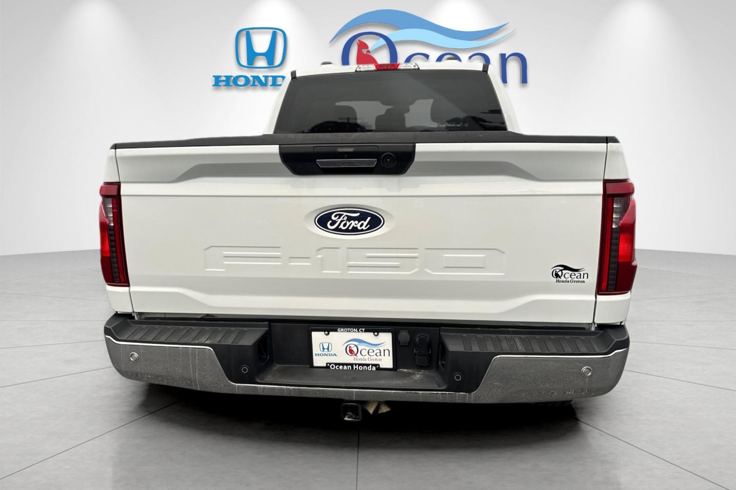 Used 2024 Oxford White Ford XLT image 4