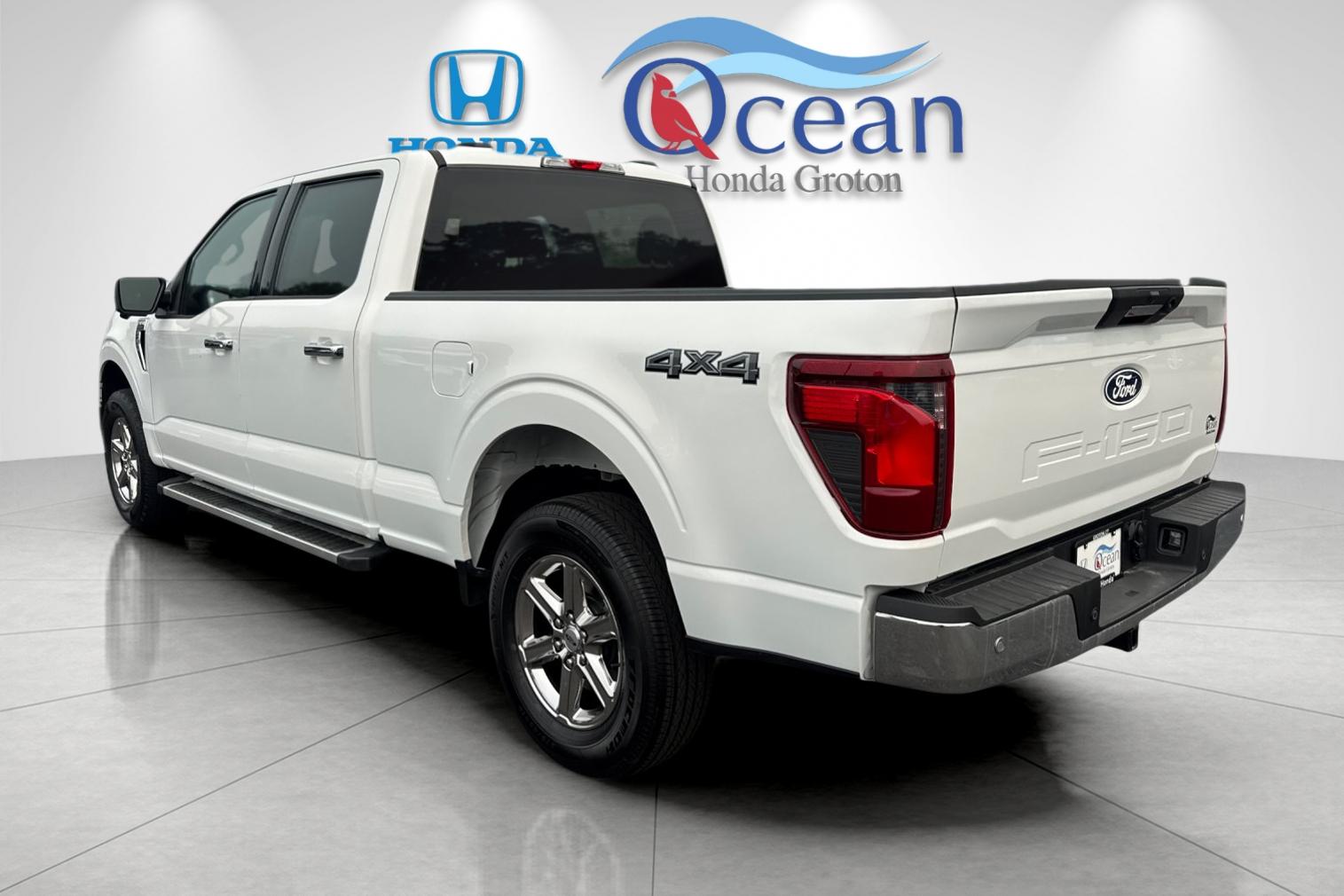 Used 2024 Oxford White Ford XLT image 5