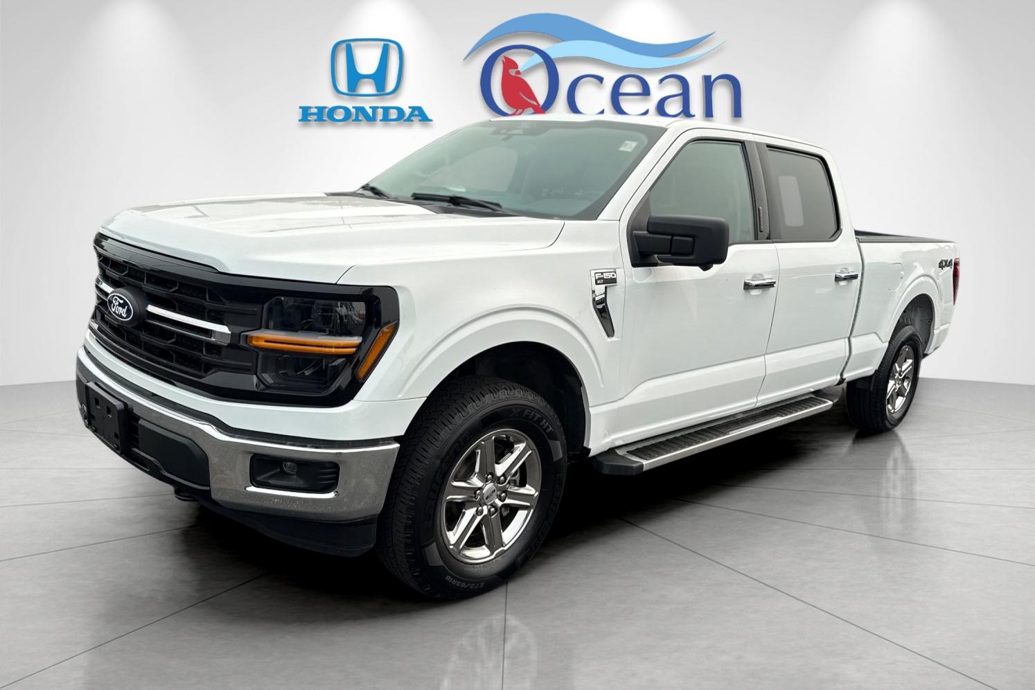 Used 2024 Oxford White Ford XLT image 7