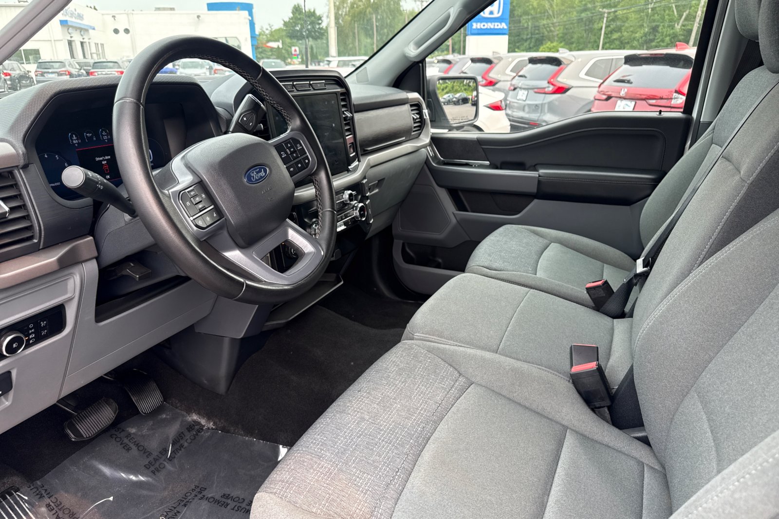Used 2024 Oxford White Ford XLT image 9