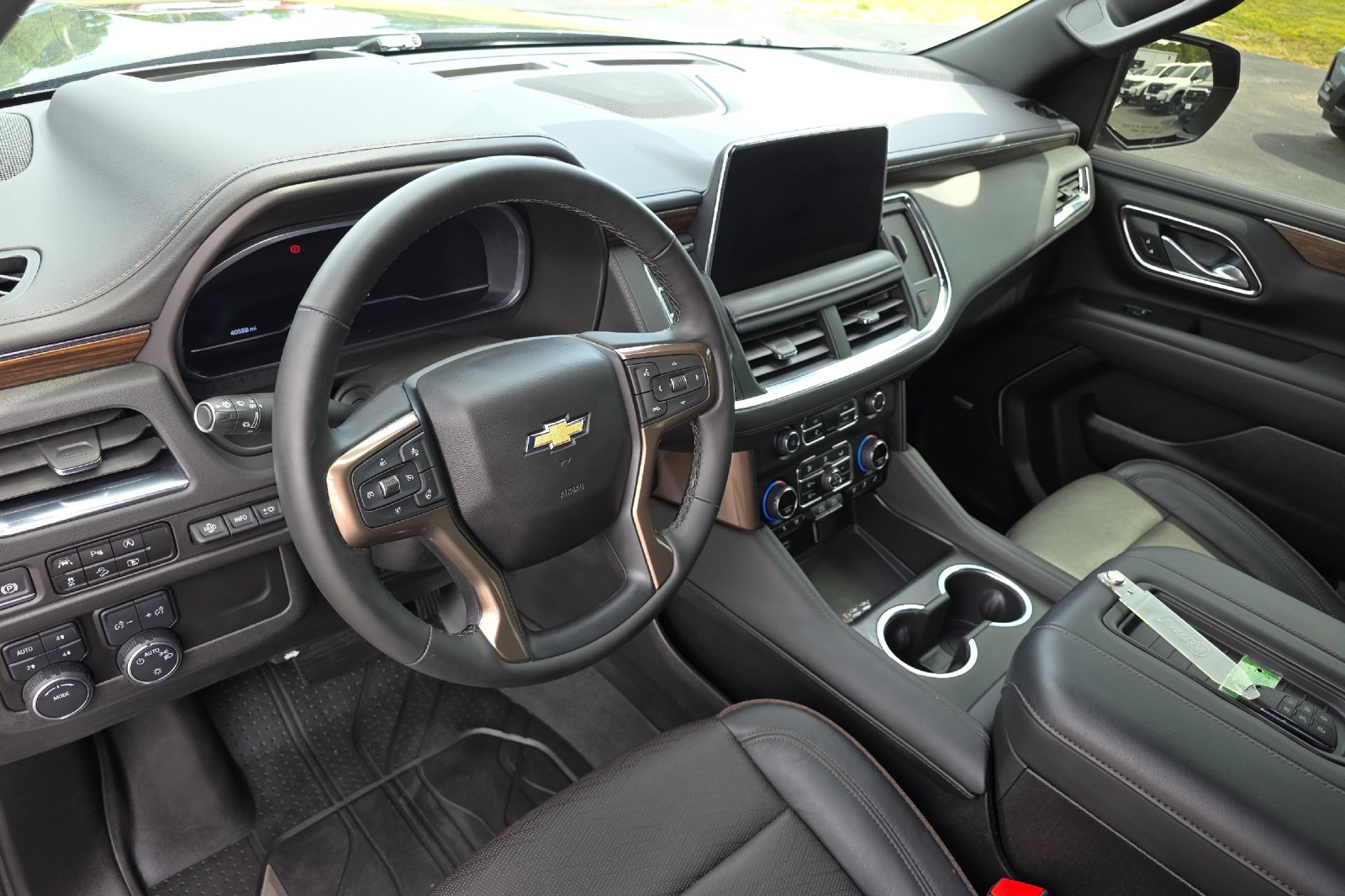 Used 2024 Black Chevrolet High Country image 9