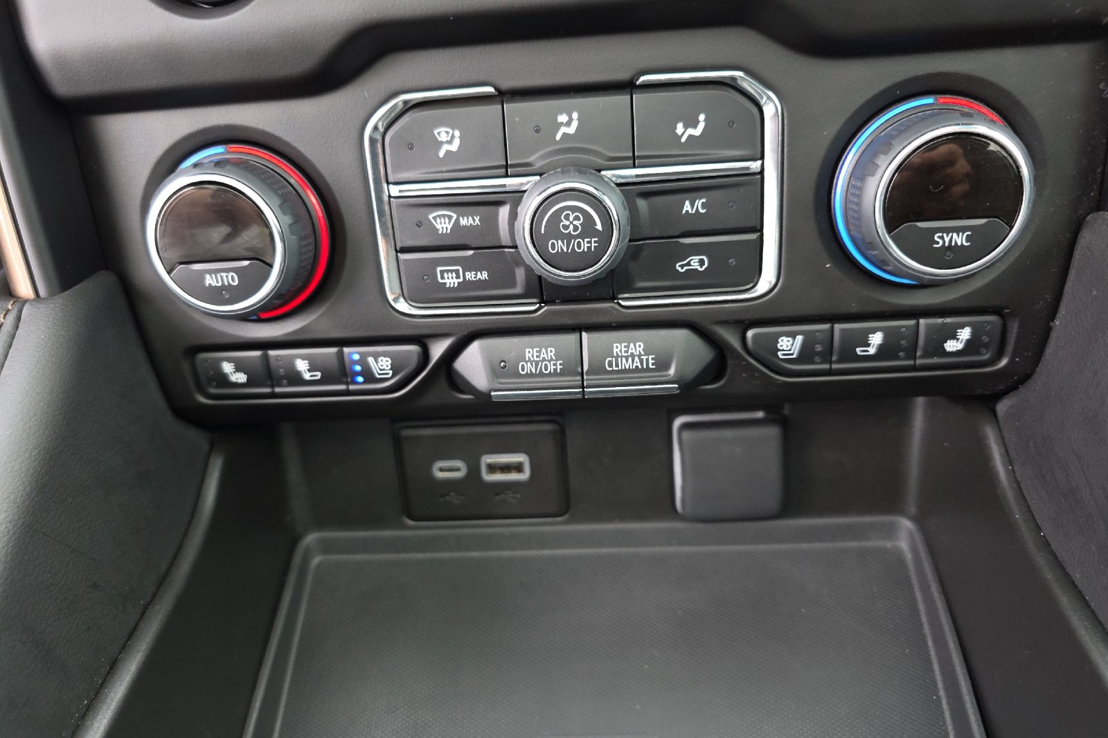 Used 2024 Black Chevrolet High Country image 31