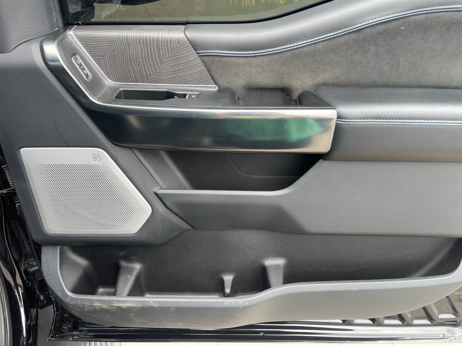 Used 2025 Black Ford Platinum image 19