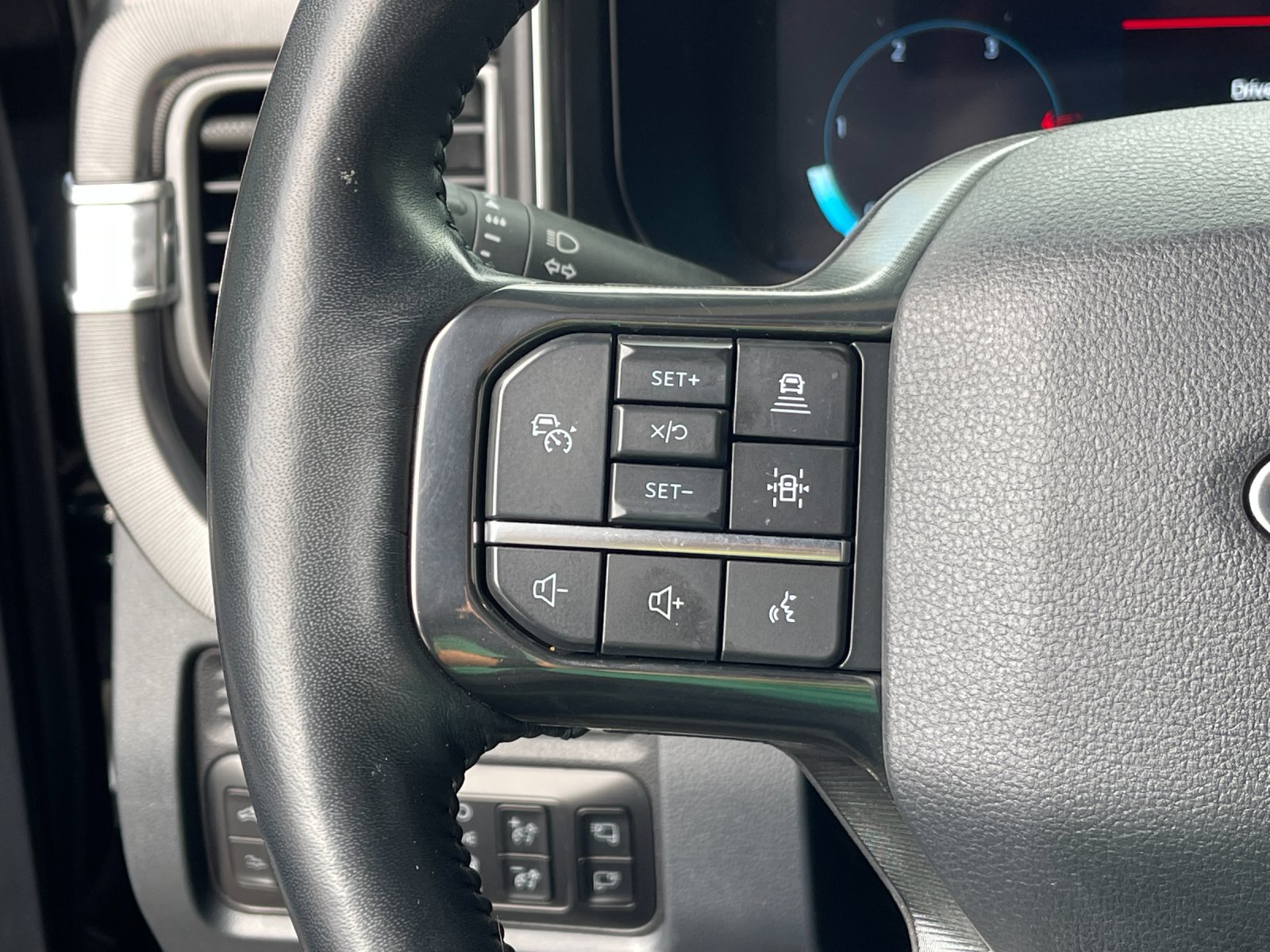 Used 2025 Black Ford Platinum image 26