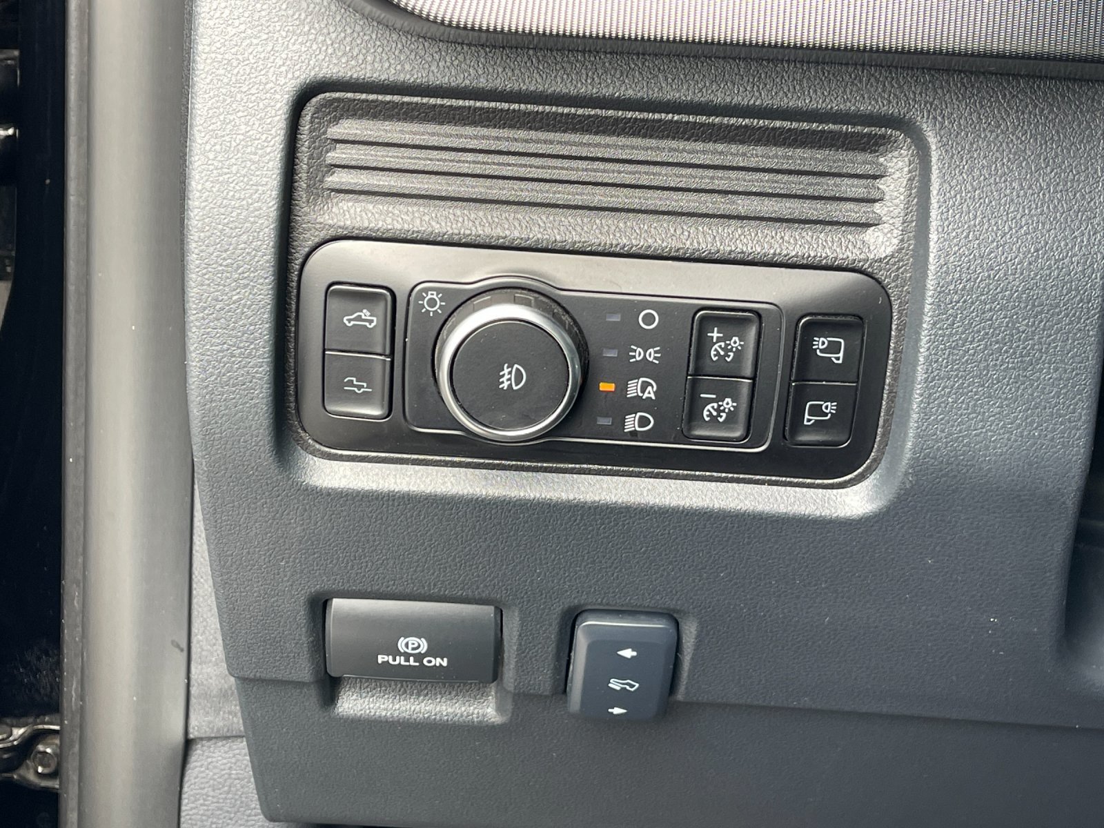 Used 2025 Black Ford Platinum image 30