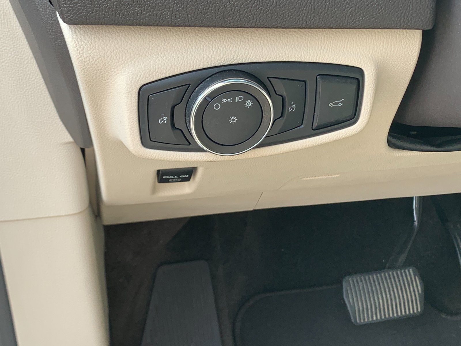 Used 2018 White Lincoln Reserve image 33