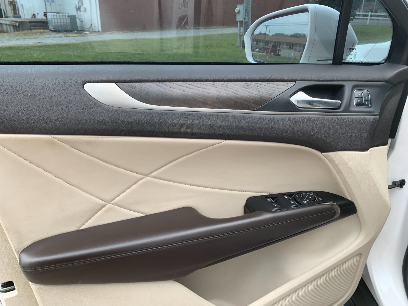 Used 2018 White Lincoln Reserve image 13