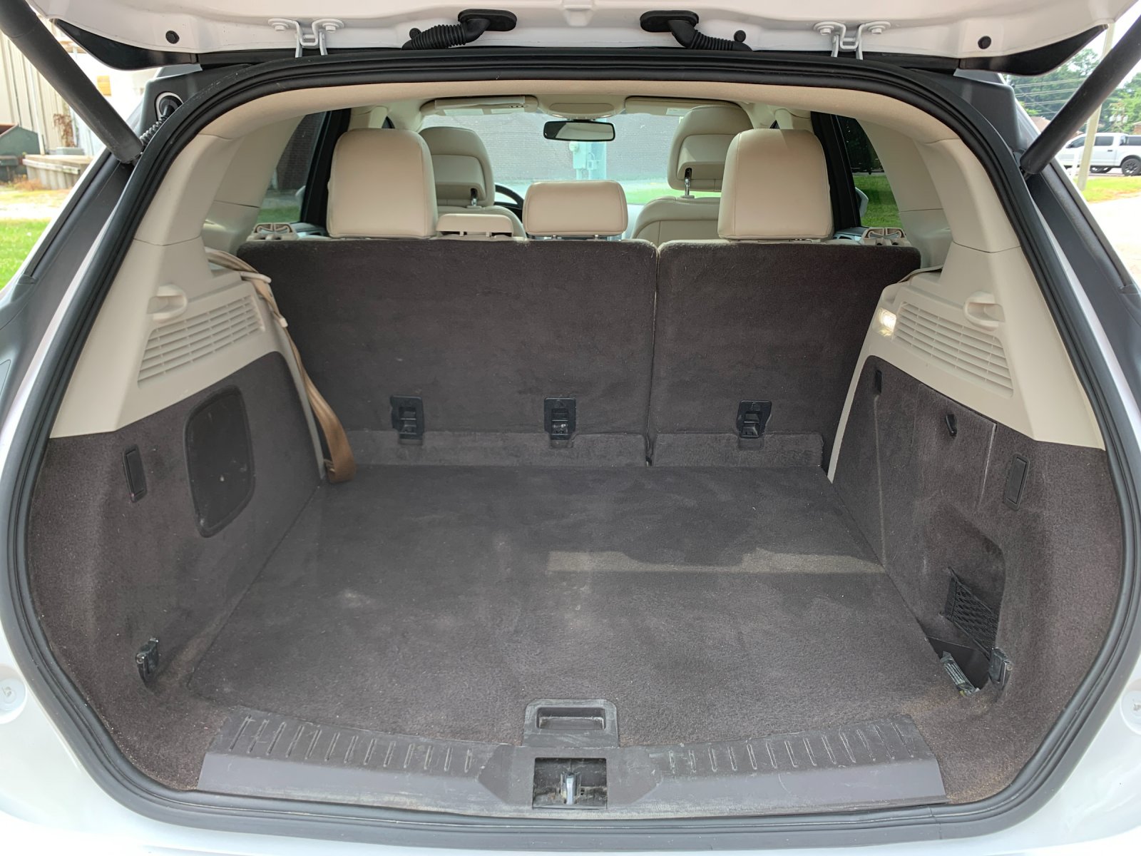 Used 2018 White Lincoln Reserve image 19