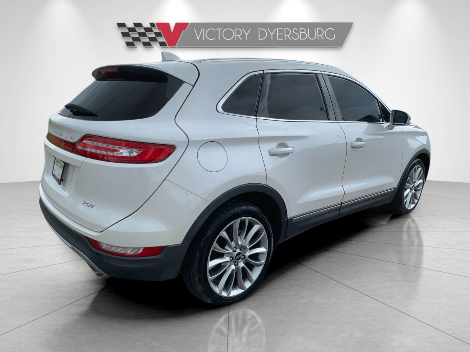 Used 2018 White Lincoln Reserve image 4