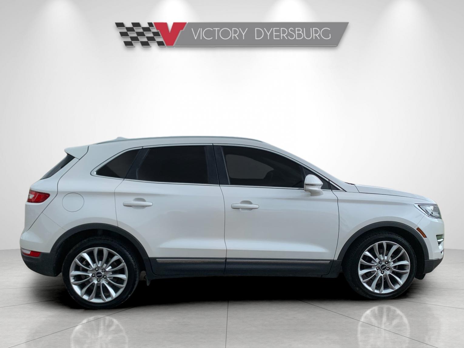 Used 2018 White Lincoln Reserve image 3