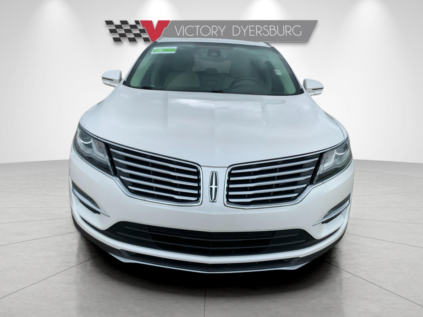 Used 2018 White Lincoln Reserve image 9