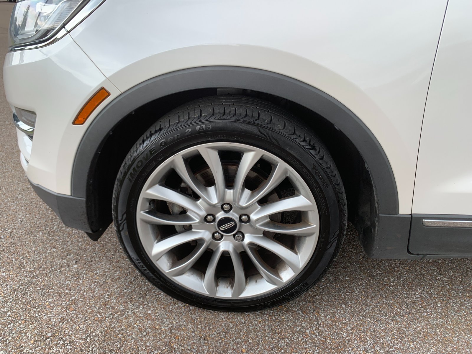 Used 2018 White Lincoln Reserve image 34