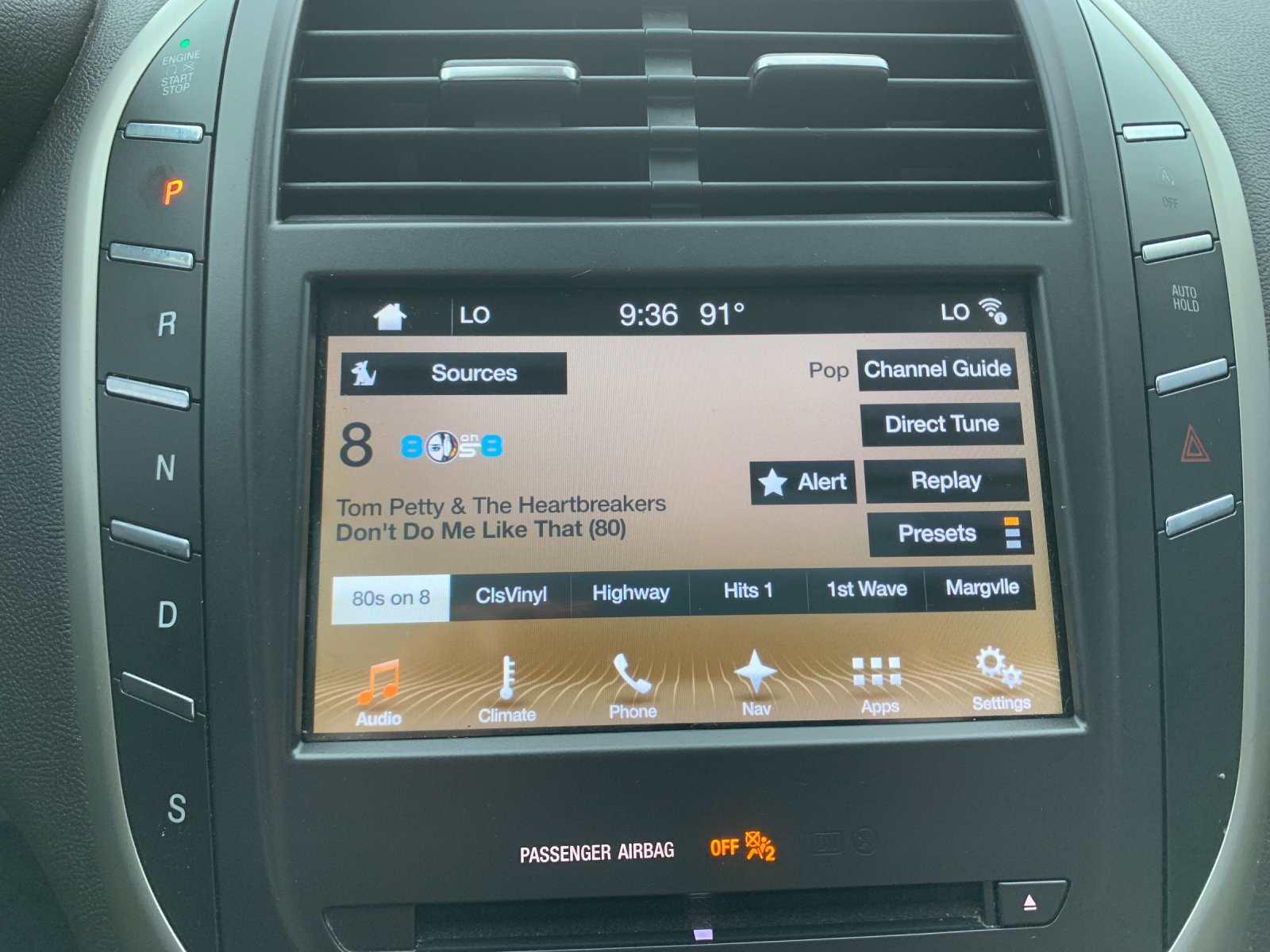 Used 2018 White Lincoln Reserve image 22