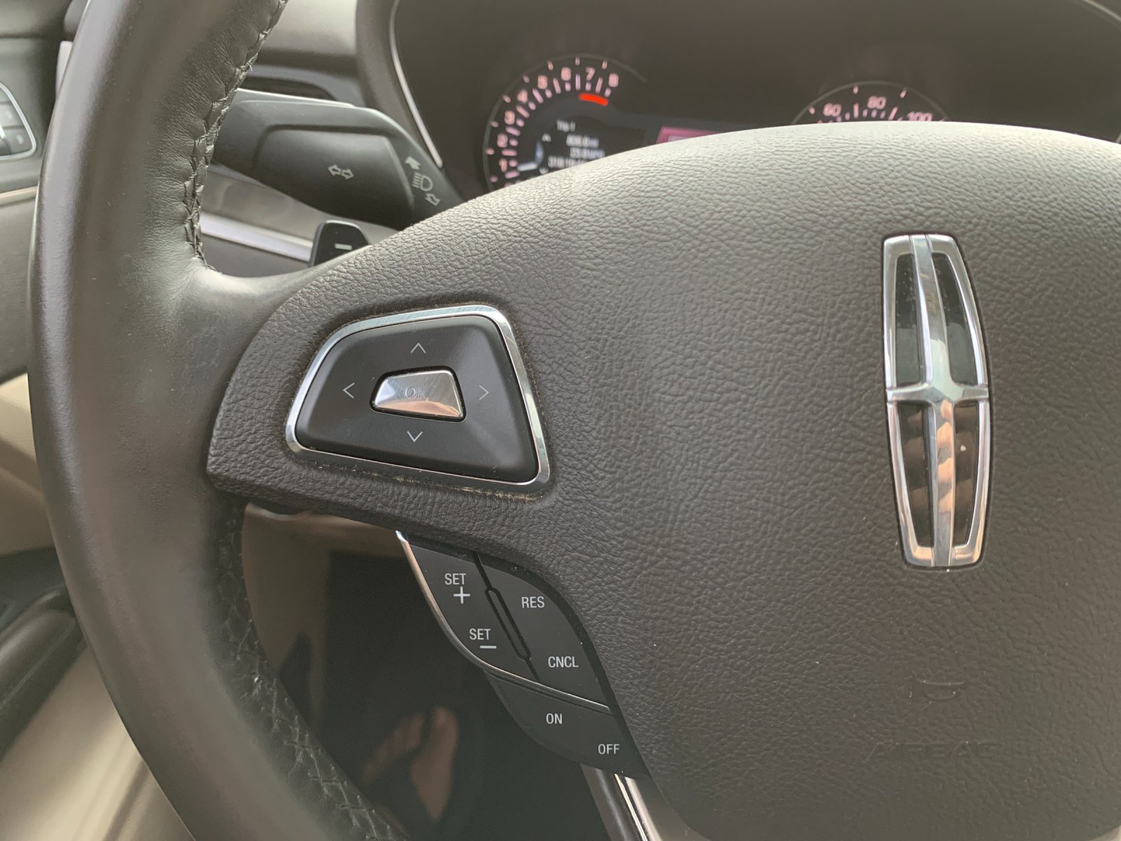 Used 2018 White Lincoln Reserve image 29