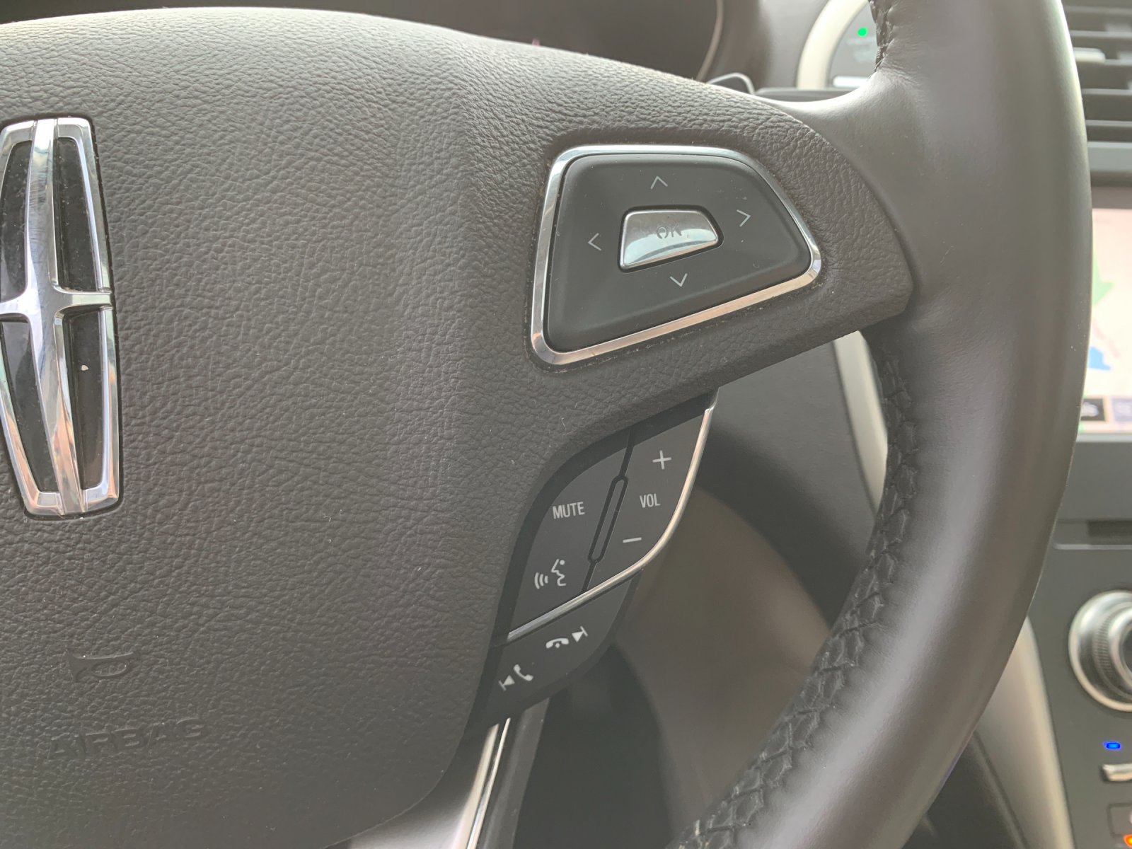 Used 2018 White Lincoln Reserve image 30