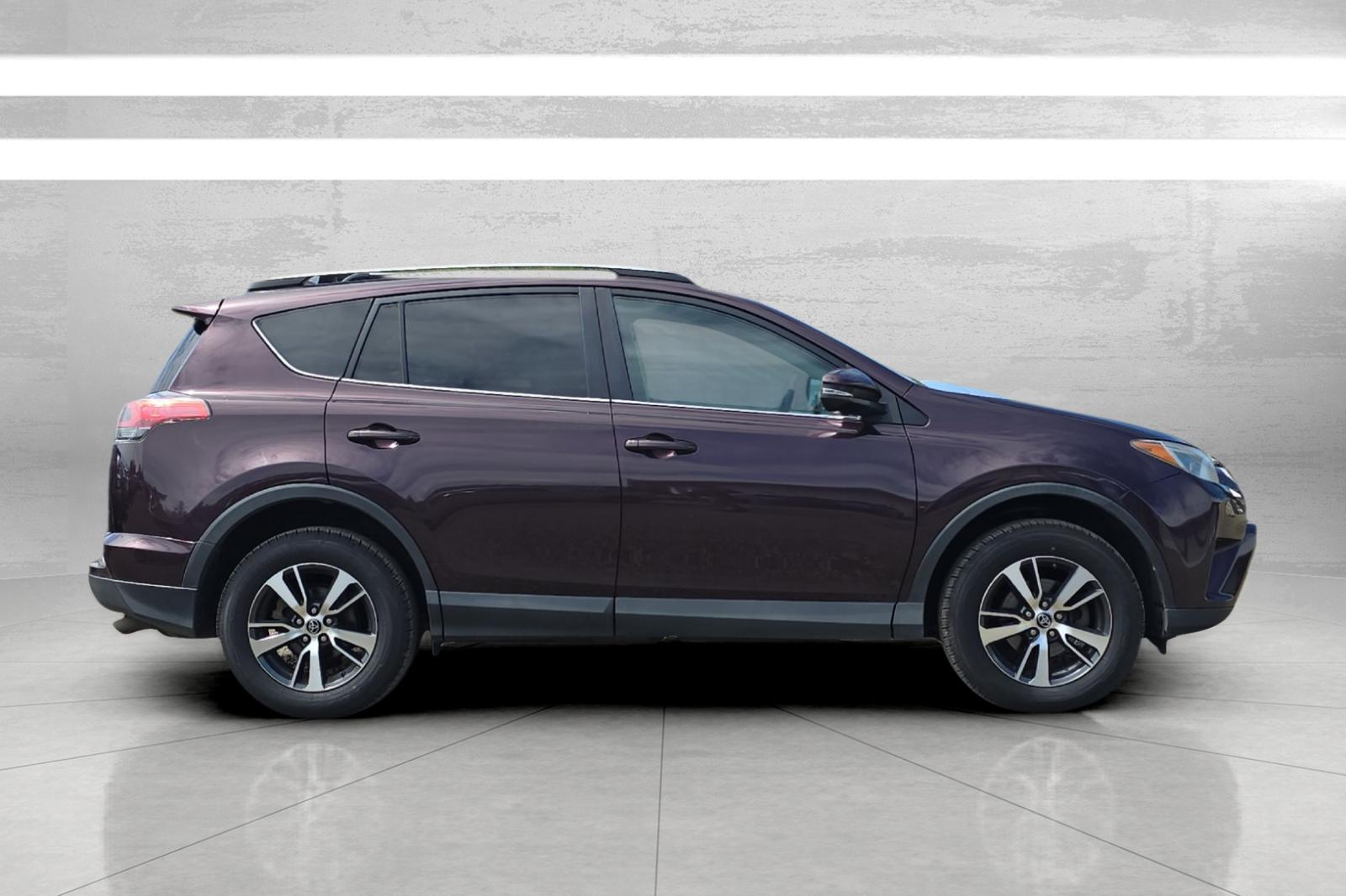 Used 2017 Black Toyota XLE image 3