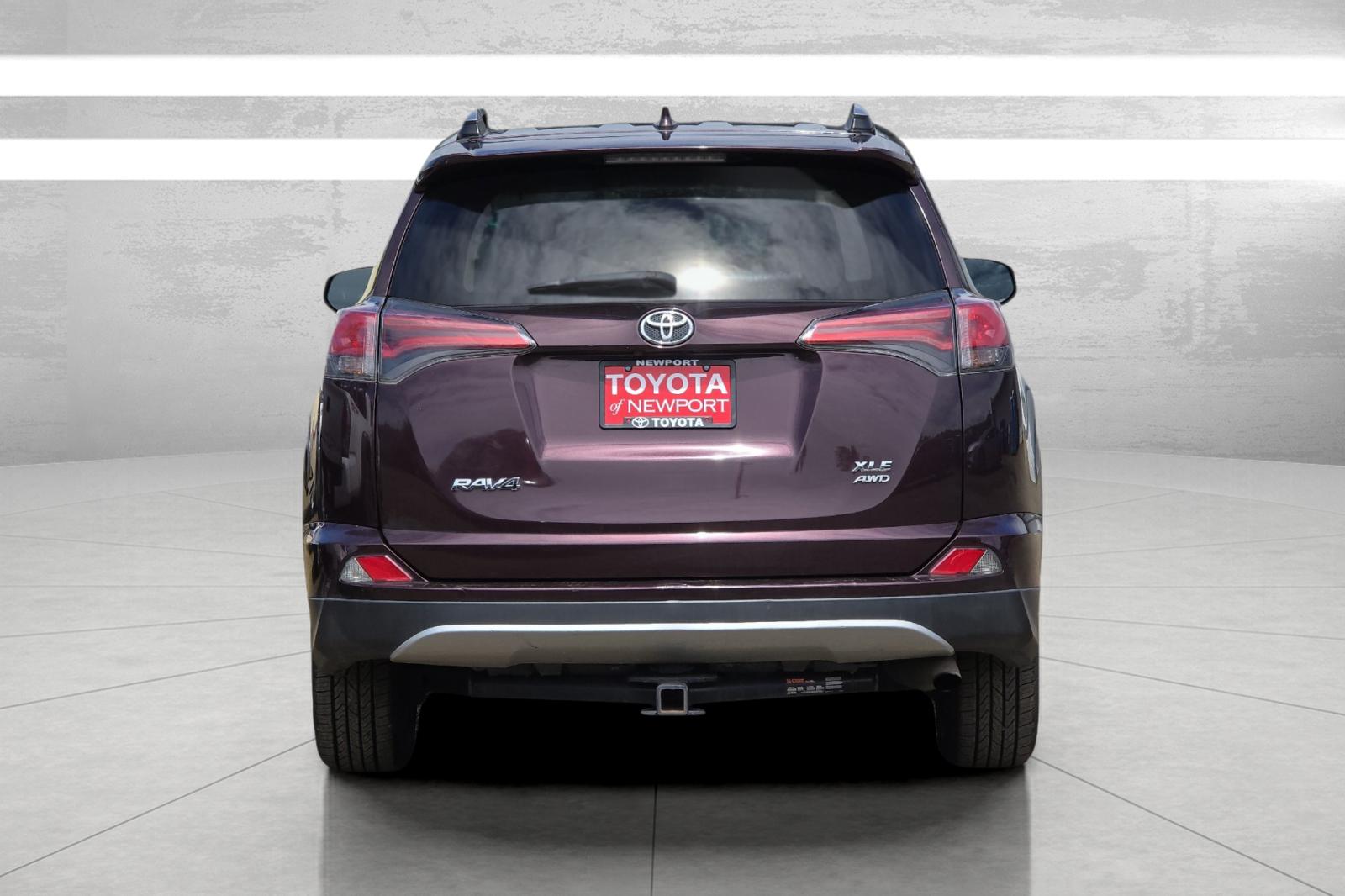 Used 2017 Black Toyota XLE image 5