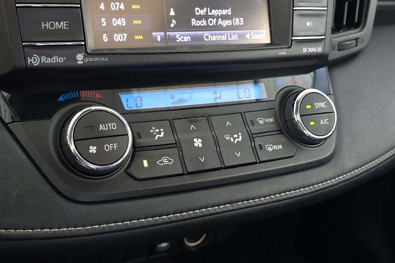 Used 2017 Black Toyota XLE image 17