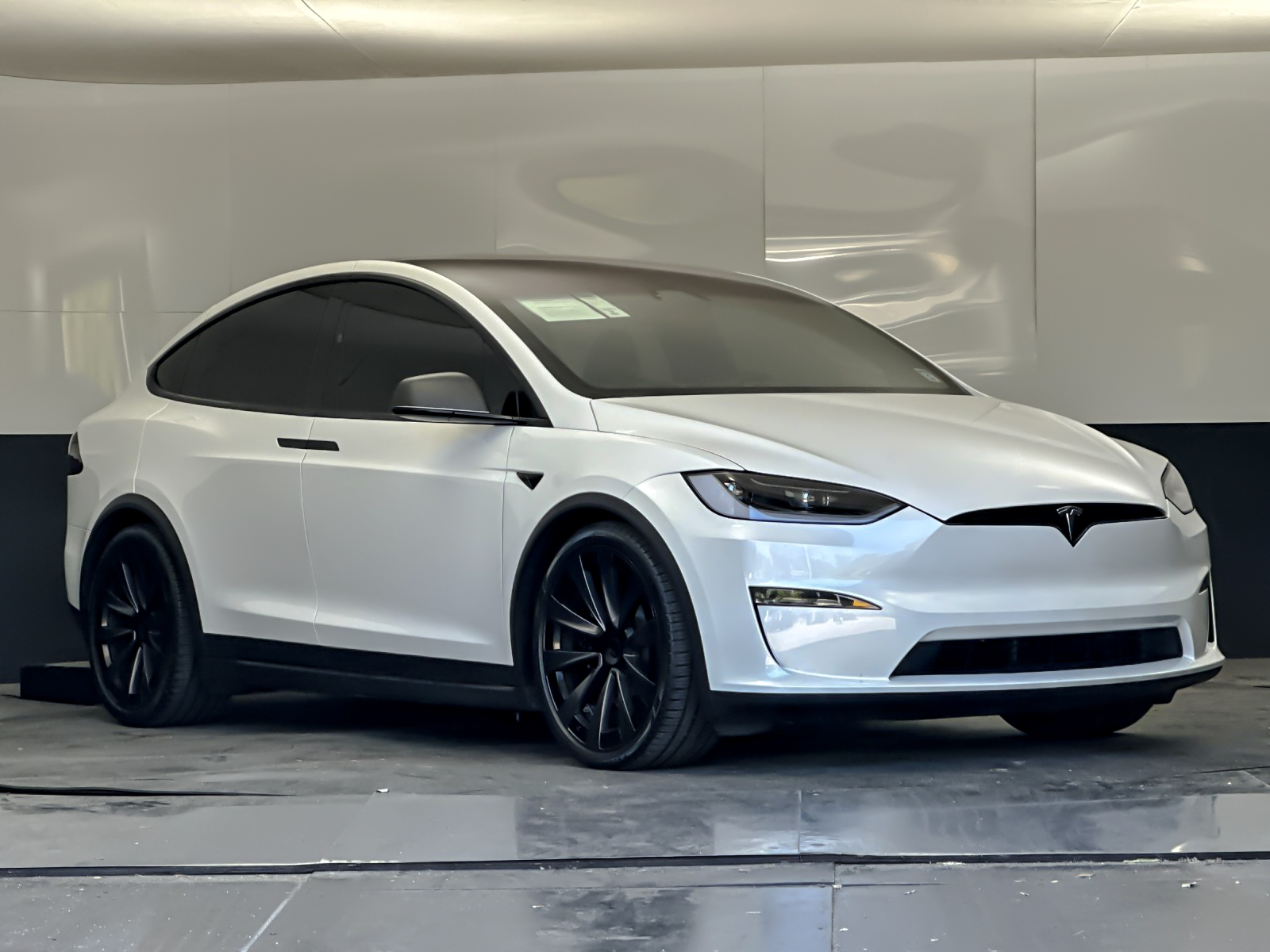 2023 Tesla Model X Long Range's photo