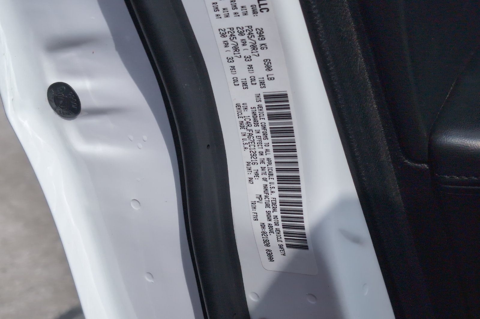 Used 2014 White Jeep Laredo image 31