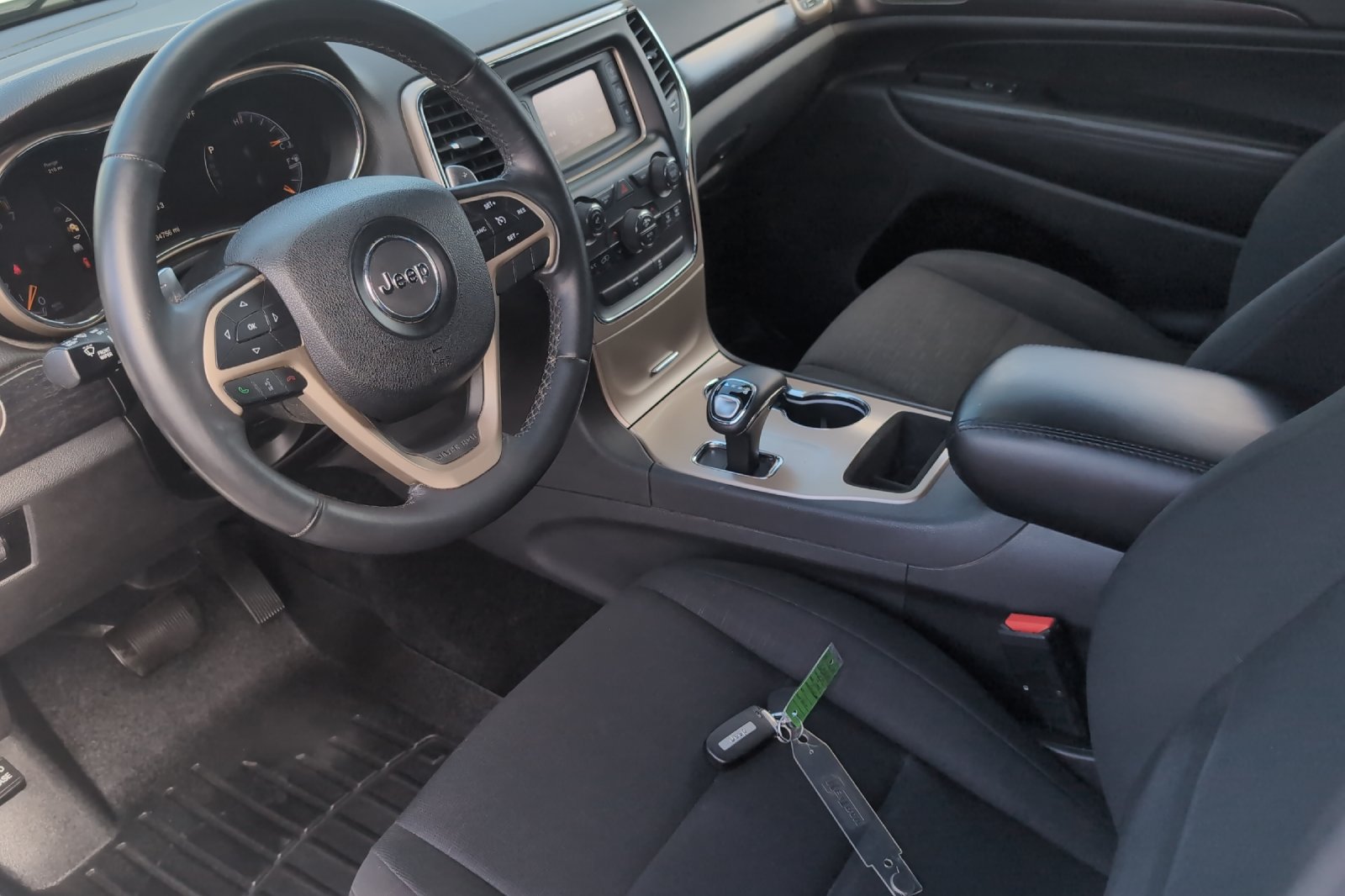Used 2014 White Jeep Laredo image 11