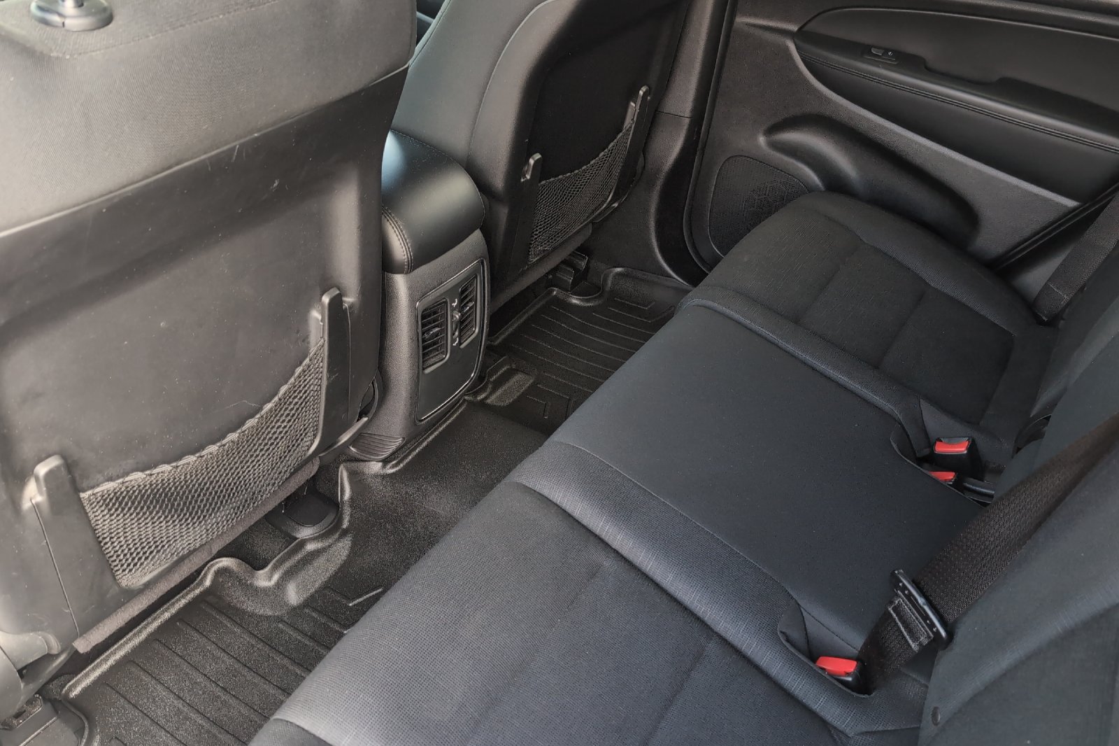 Used 2014 White Jeep Laredo image 13