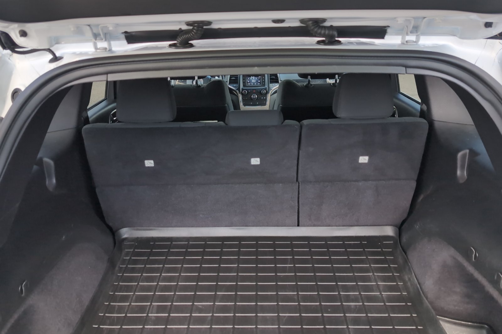 Used 2014 White Jeep Laredo image 16