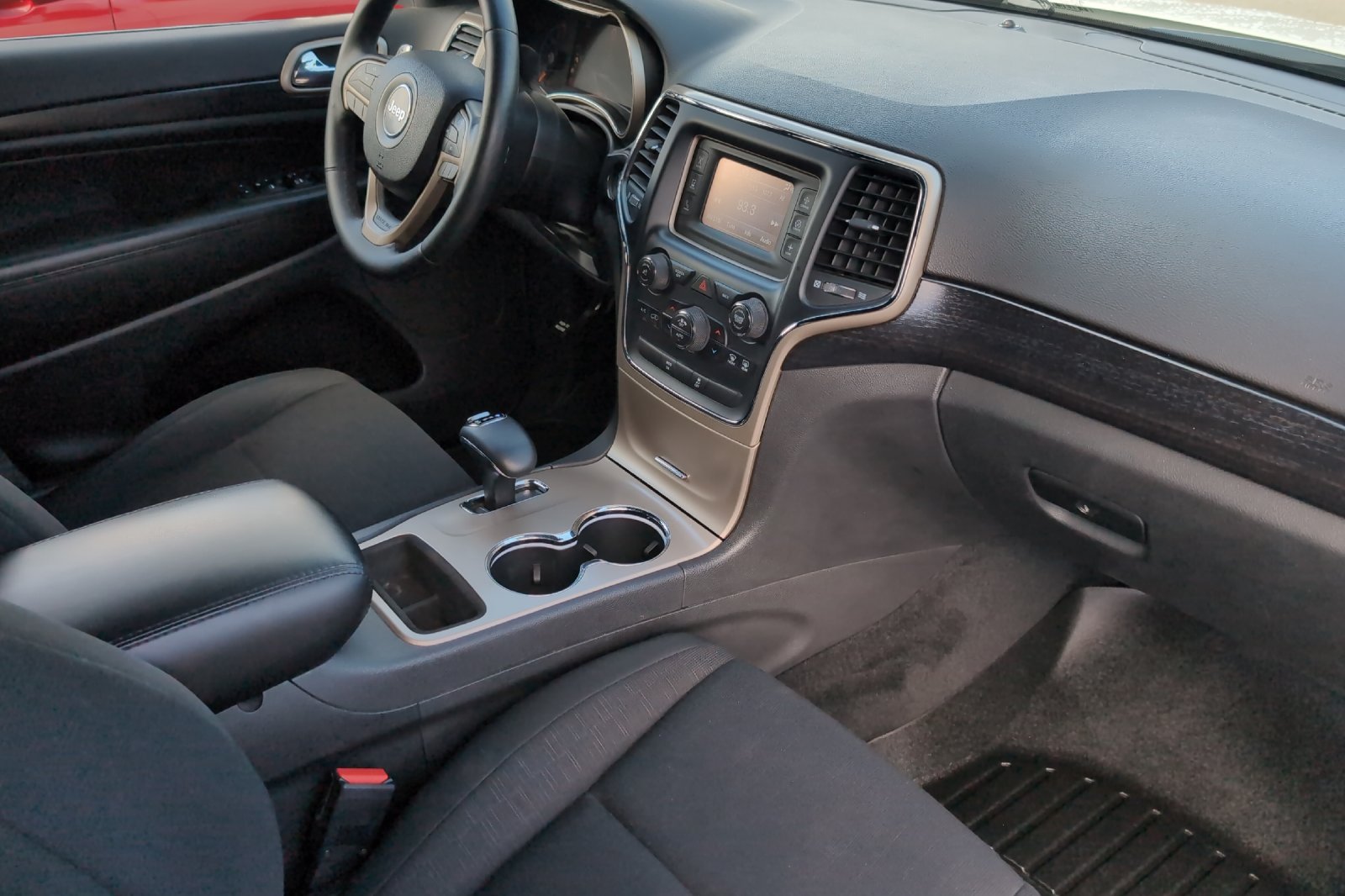 Used 2014 White Jeep Laredo image 17