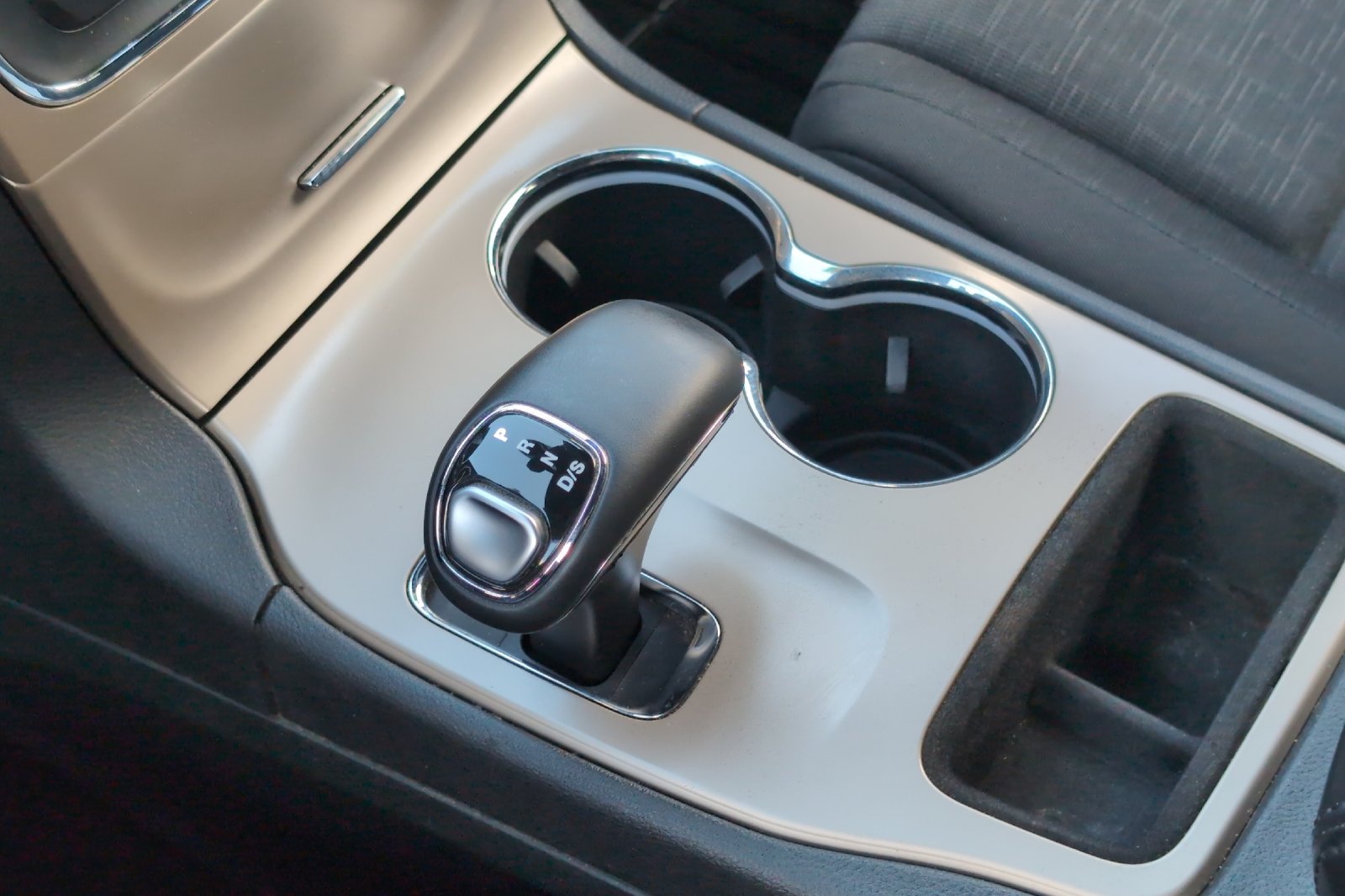 Used 2014 White Jeep Laredo image 23