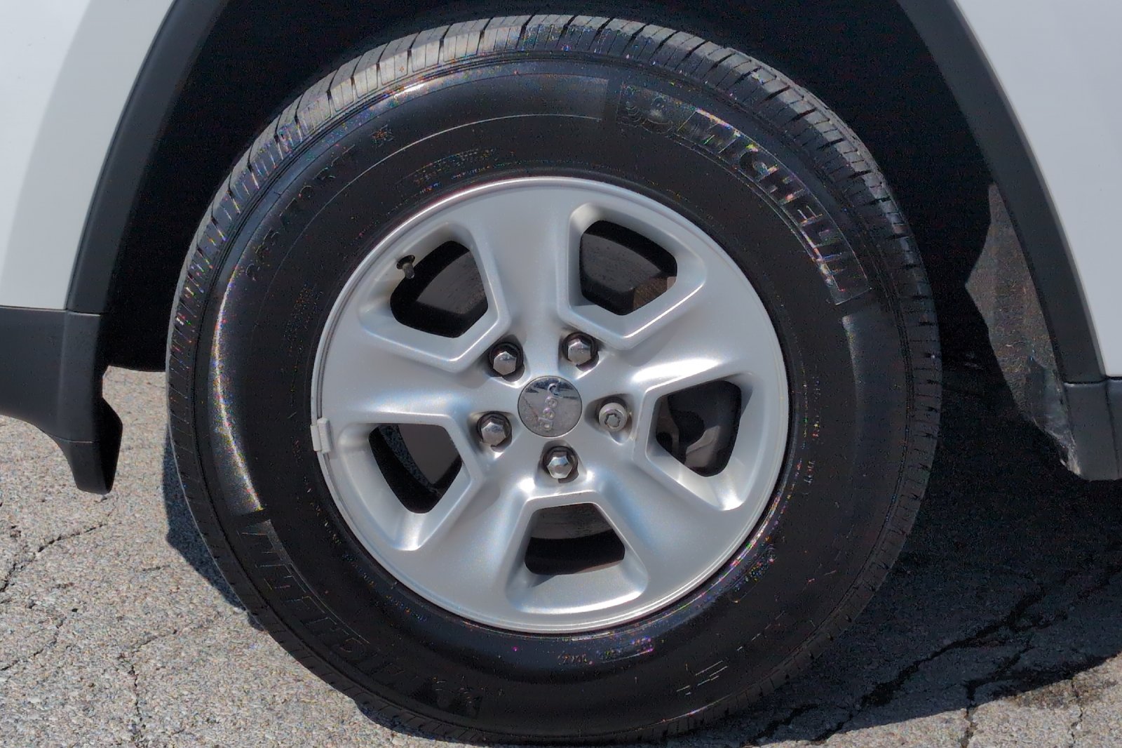 Used 2014 White Jeep Laredo image 28