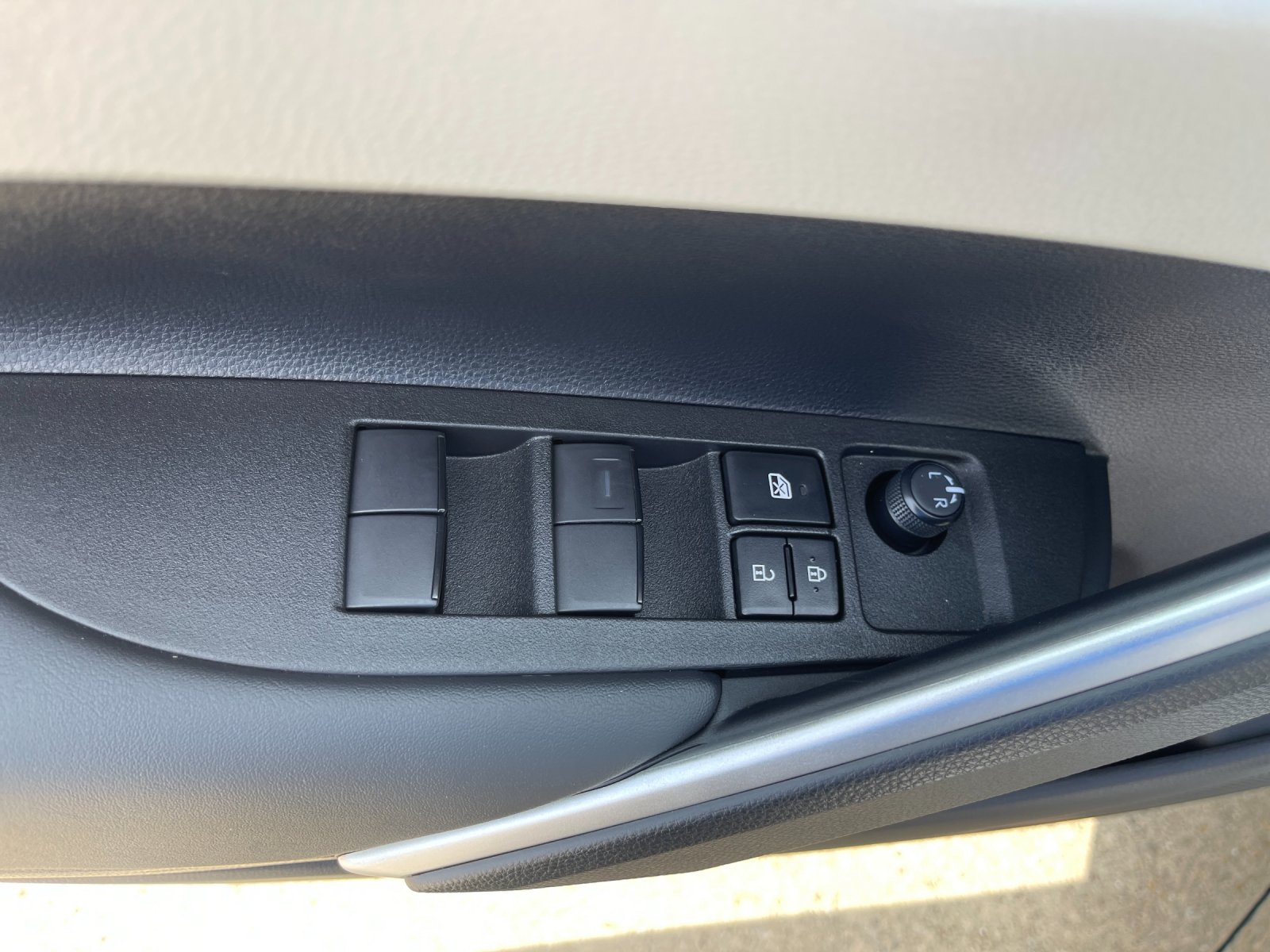 Used 2026 Beige Toyota L image 12
