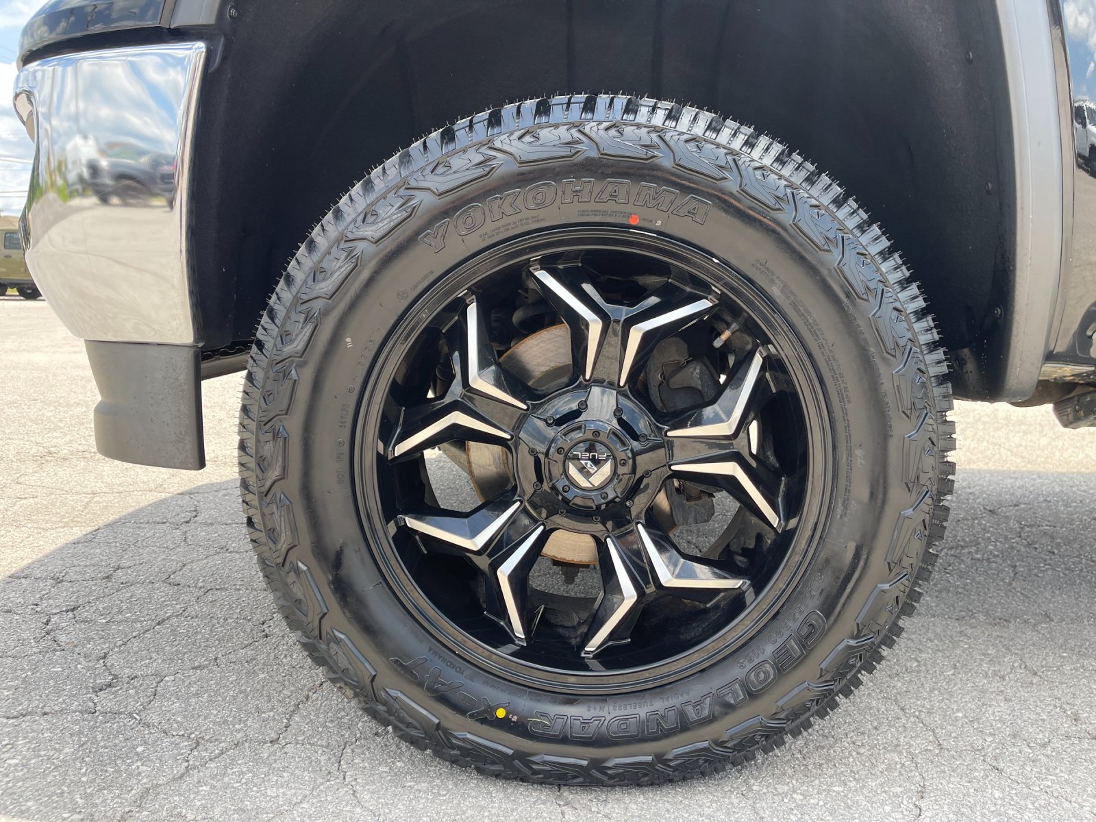 Used 2018 Black GMC SLT image 29