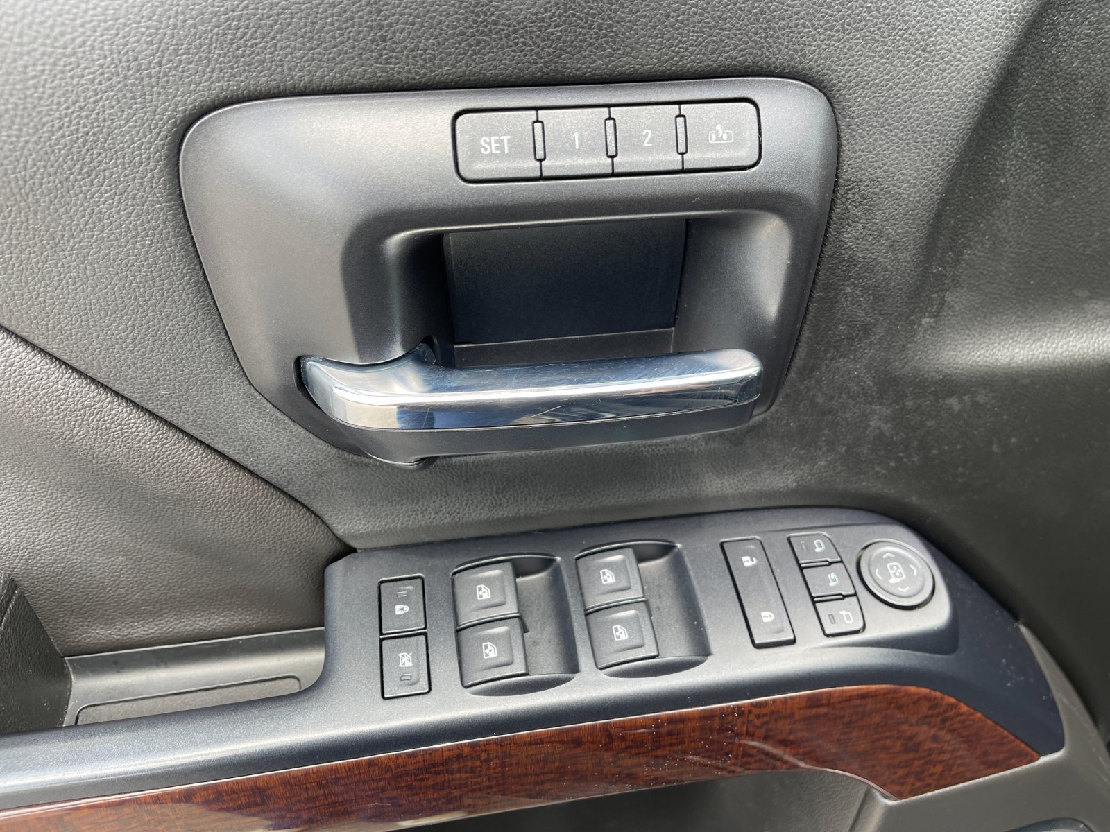 Used 2018 Black GMC SLT image 13